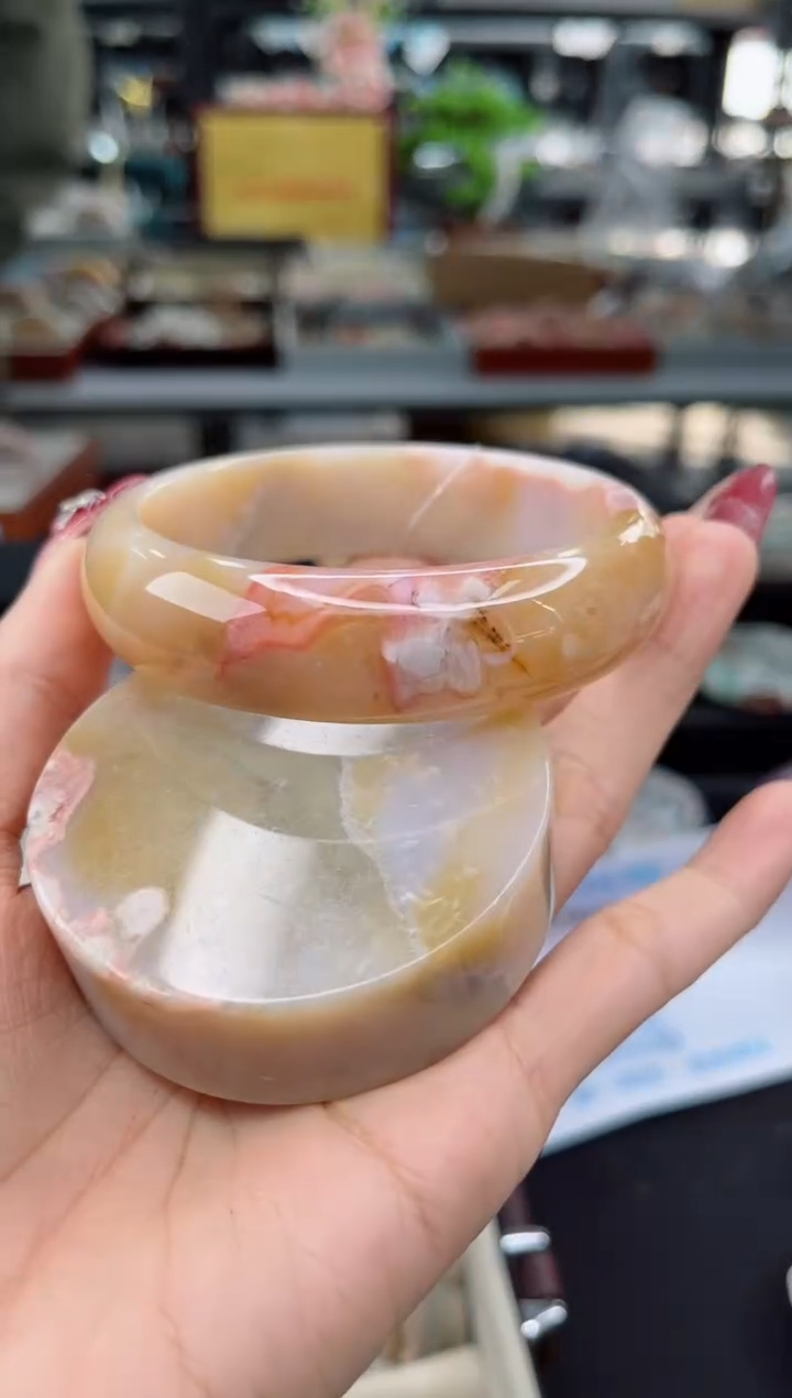 【闪购商品】石英质玉手镯未镶嵌64圈口（赠品镯心）6451377