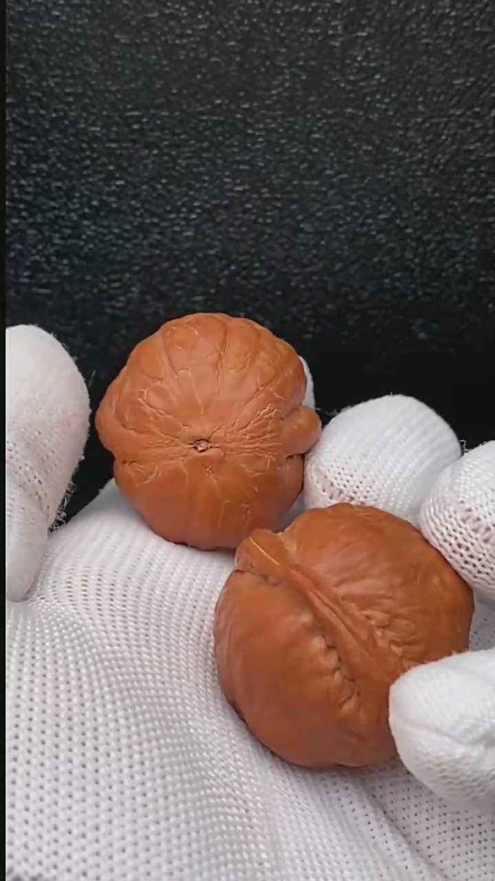 【闪购商品】文玩核桃把件龙胆