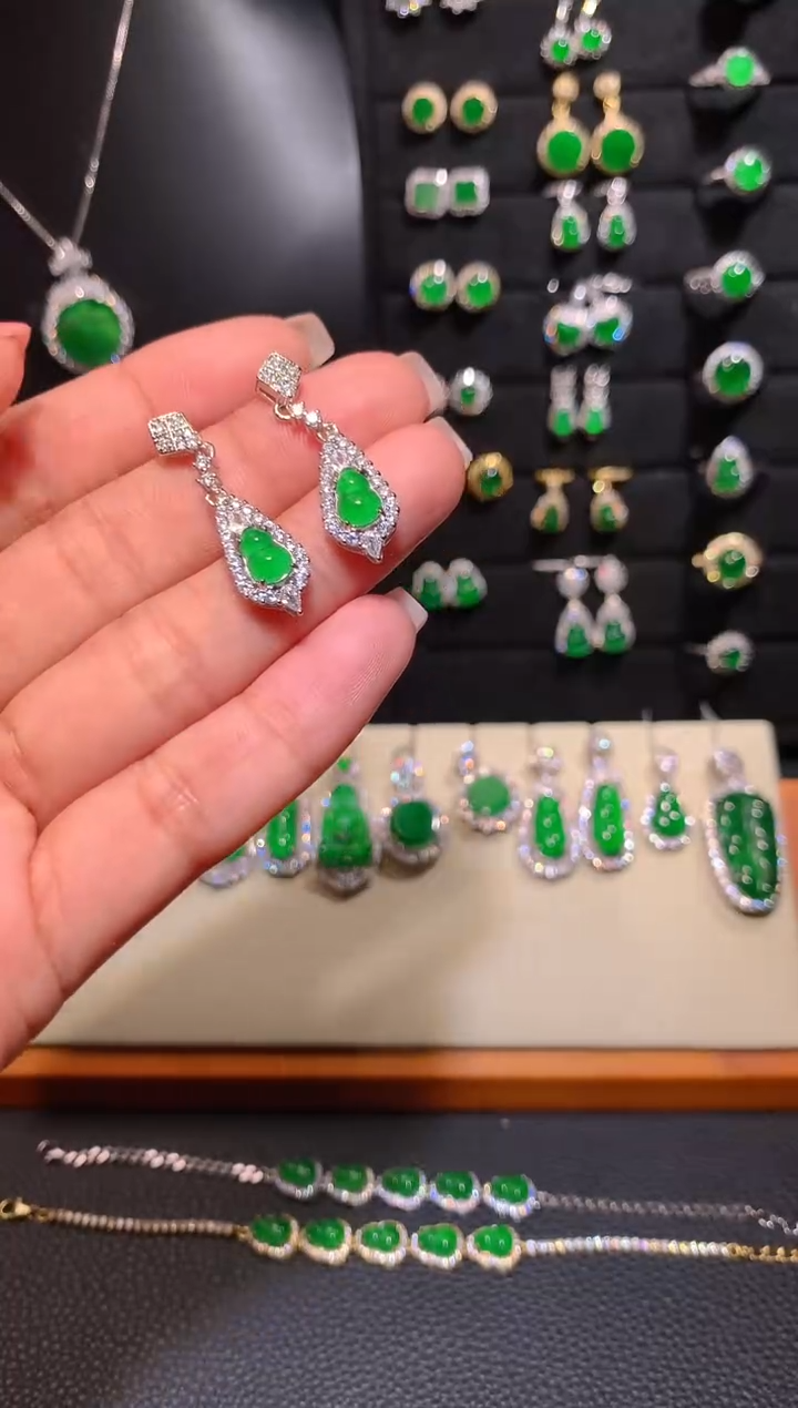 【闪购商品】翡翠耳饰未镶嵌耳坠