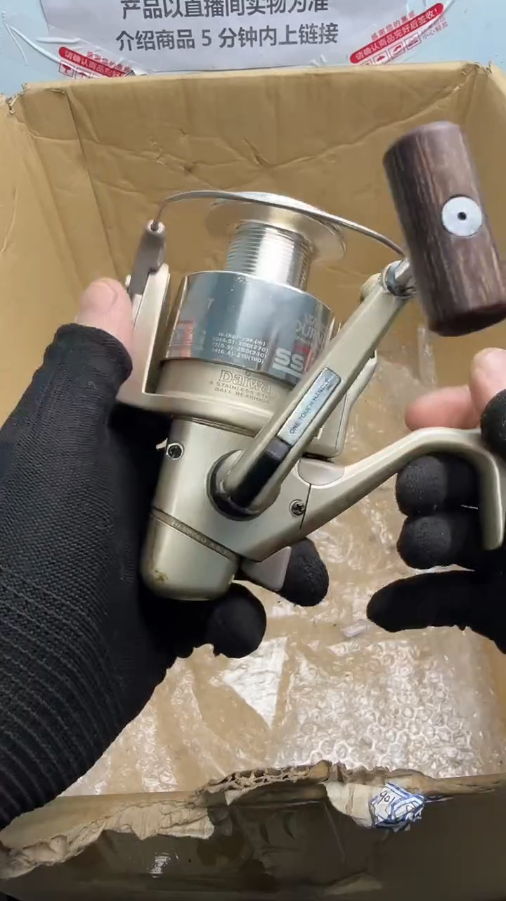 丰****心钓鱼轮，微瑕孤品，成色，型号直播间讲解为准，看好再下单。