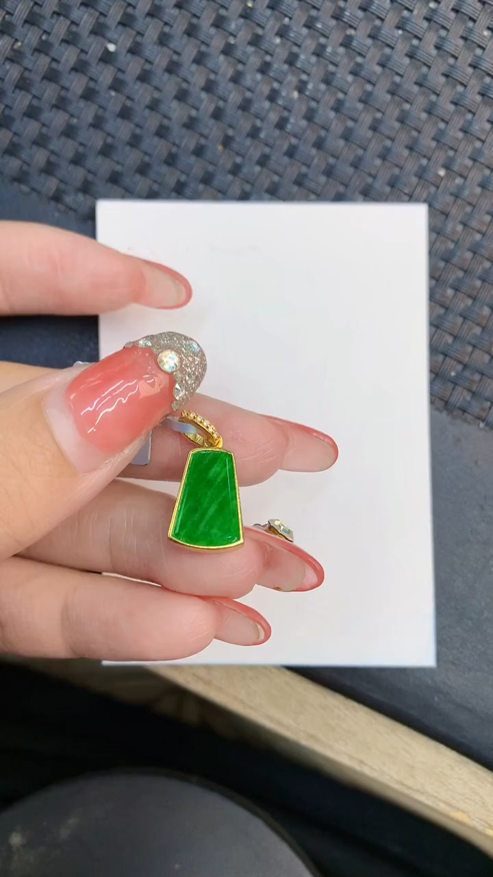 颈饰未镶嵌翡翠1