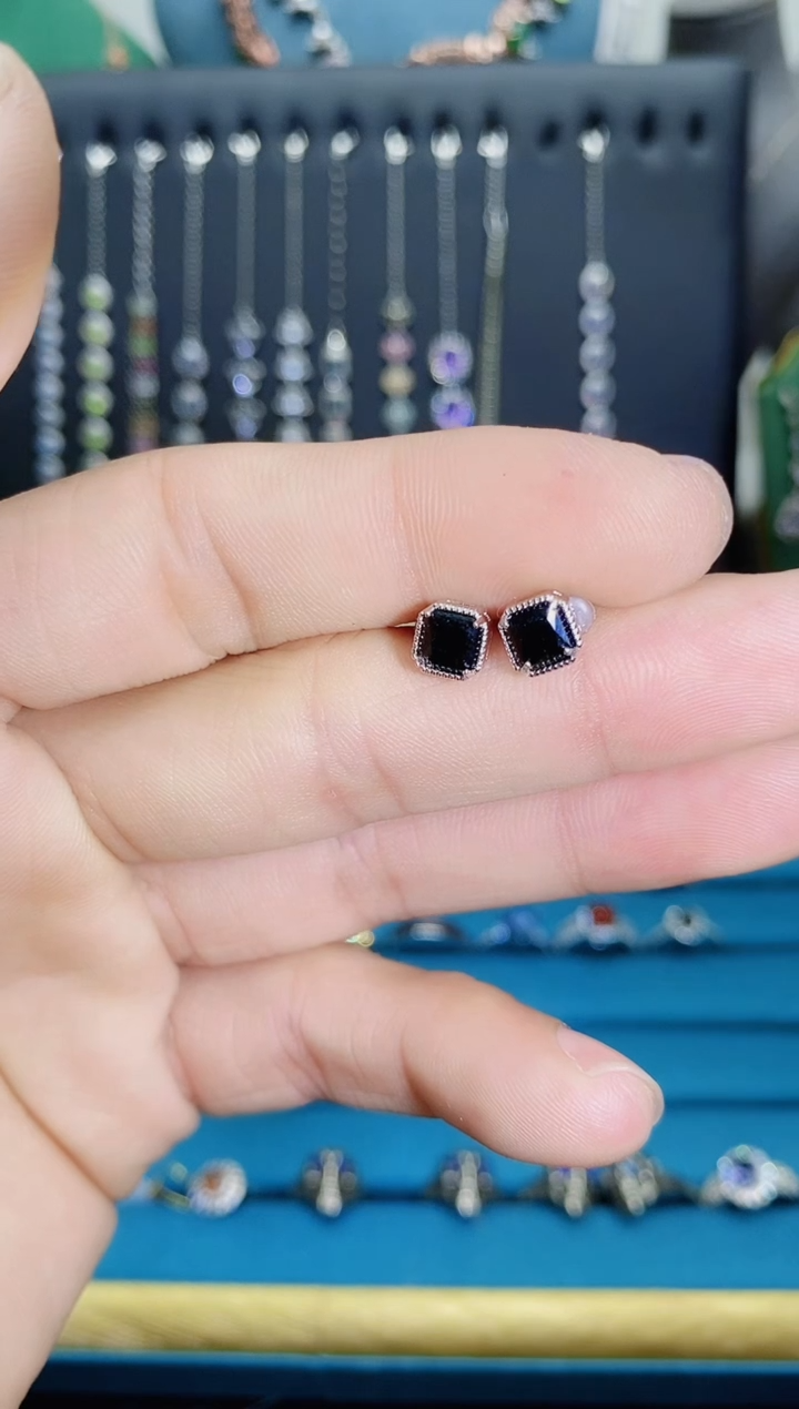 【闪购商品】尖晶石耳钉银S925镶嵌1121