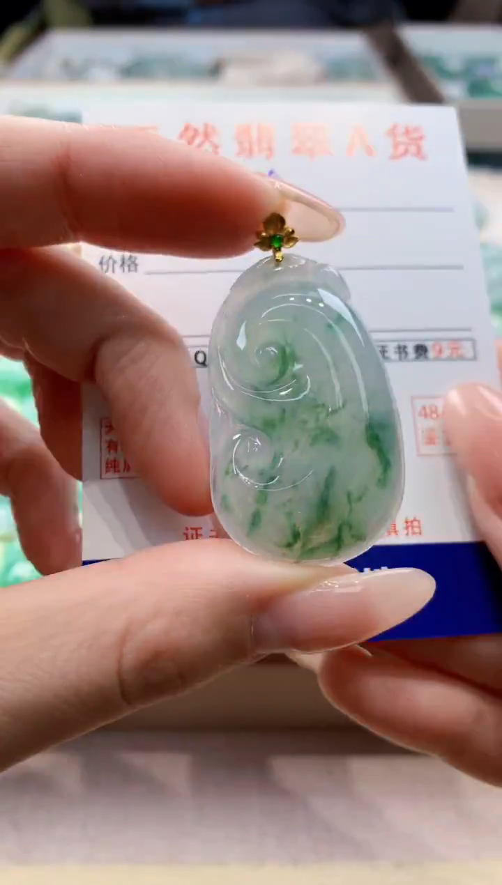 颈饰18K金镶嵌翡翠天然翡翠挂件  