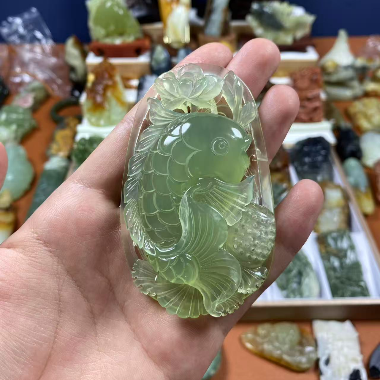 岫玉鲤鱼牌子挂件，手工雕刻，料子水头十足，性价比高