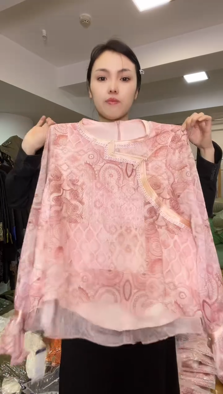 XL码      115-125斤 上衣