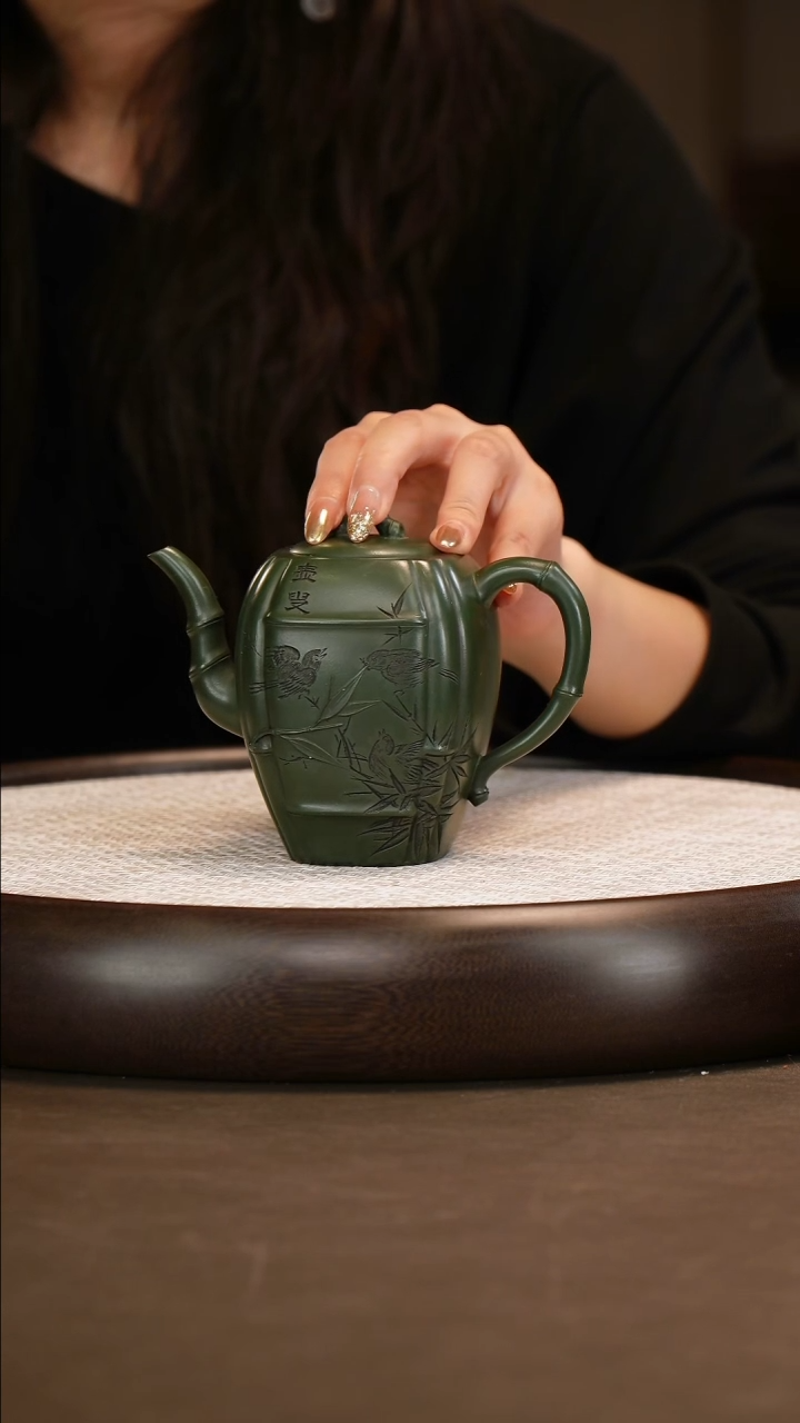 王洪君 竹段 景舟绿泥 350c/壶承/沈老卷轴墨宝/红梅画