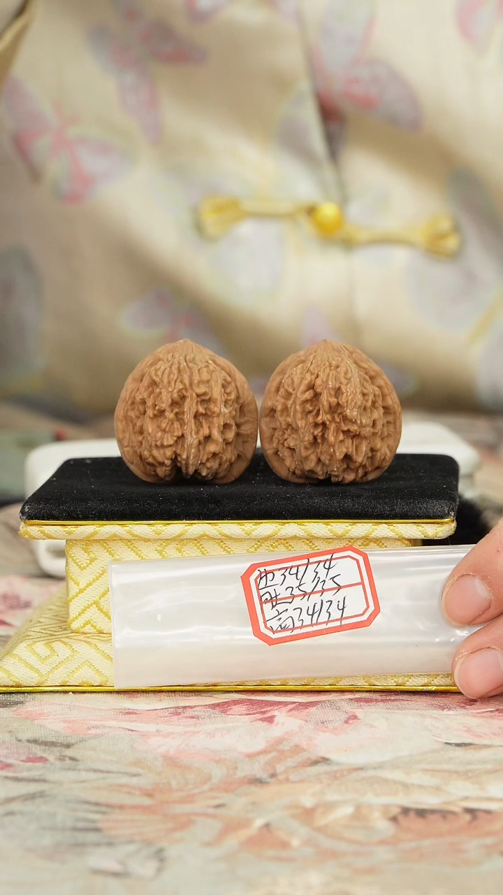 【闪购商品】文玩核桃把件非嫁接无名狮子头