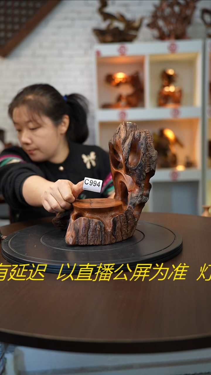 木木雕款我****？云南虎斑檀摆件