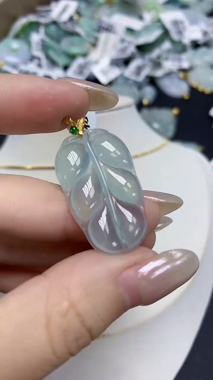 翡翠18K金镶嵌颈饰天然缅甸翡翠A货