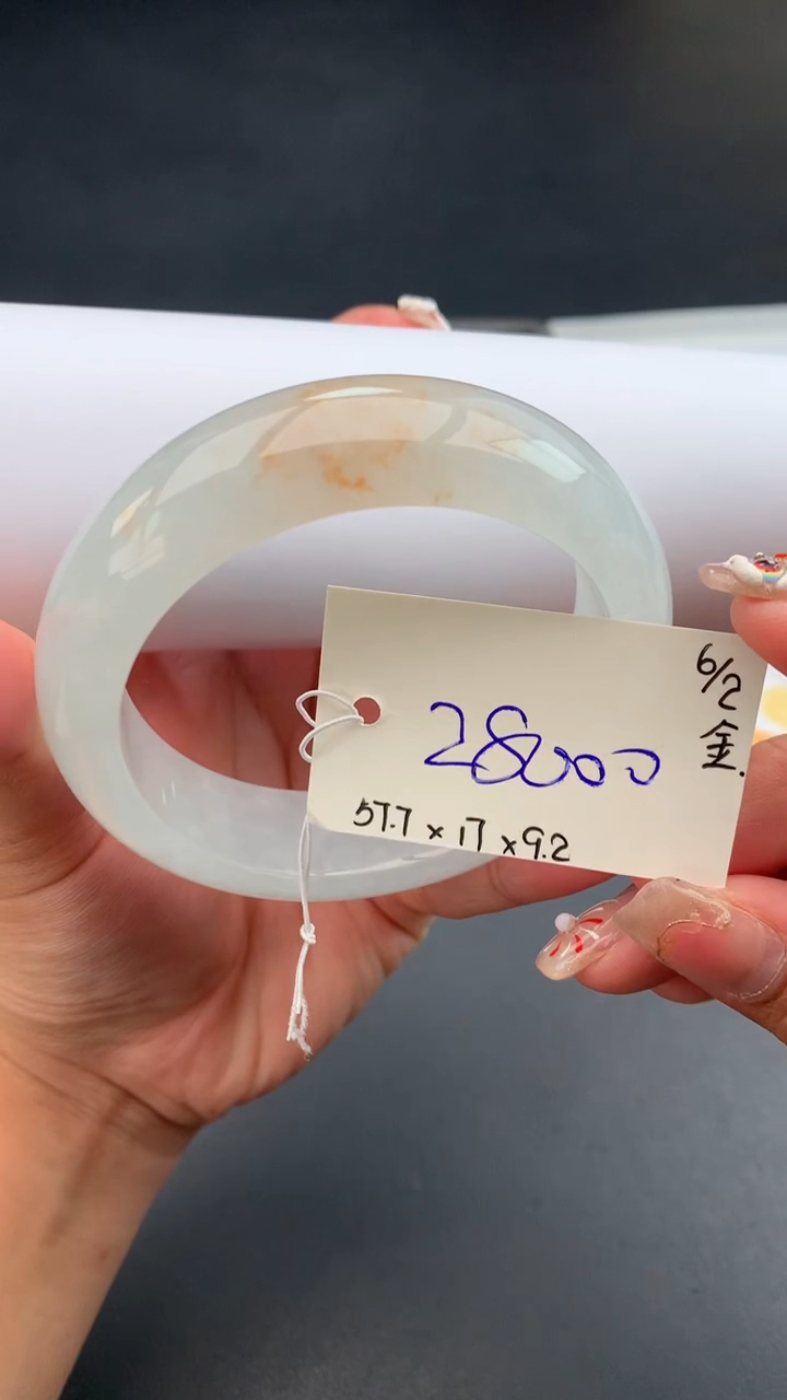 【闪购商品】翡翠手镯未镶嵌 #情人节#送礼，下单联系客服核对地址~