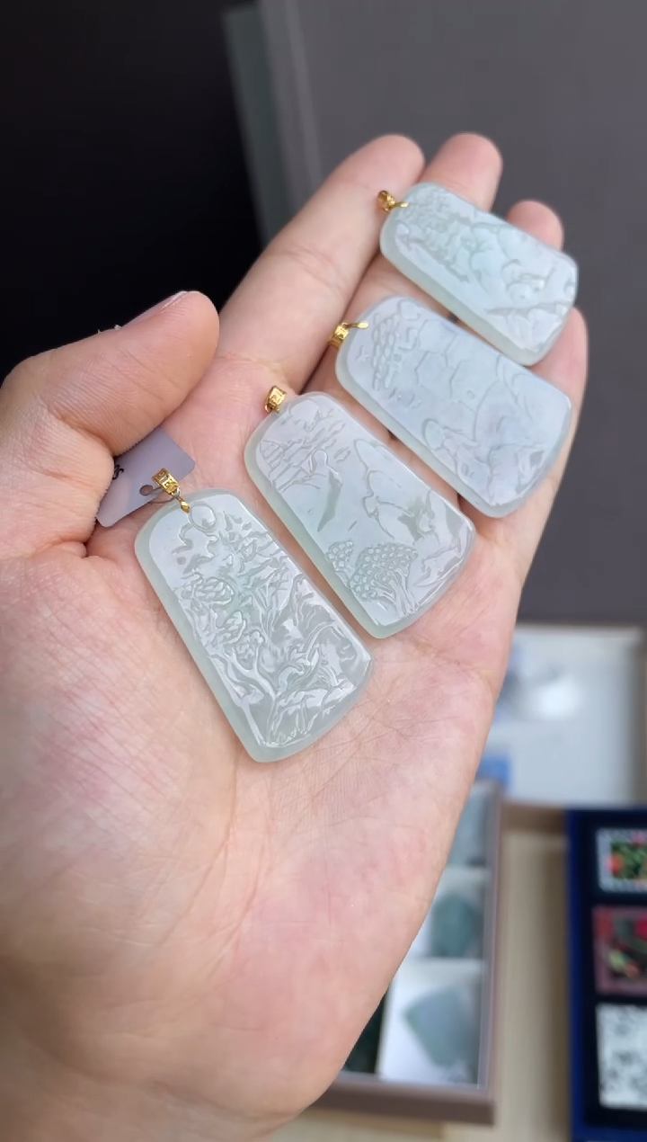 吊坠(不含链)18K金镶嵌翡翠天然缅甸A货翡翠多样性
