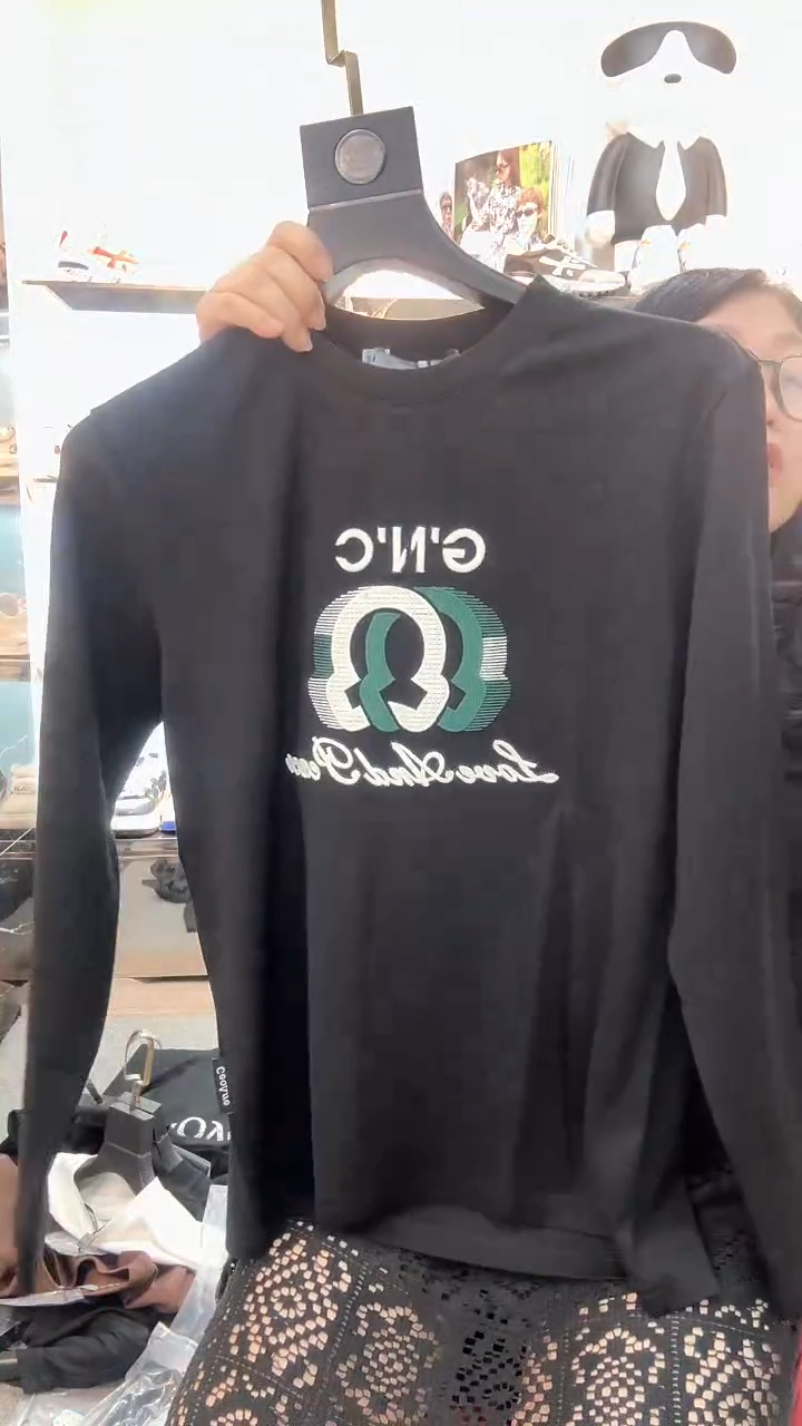 用****4RD  黑色长T  54