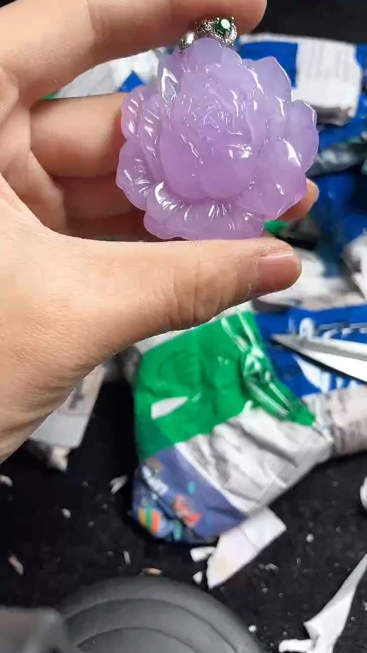 猛子收货精美吊坠