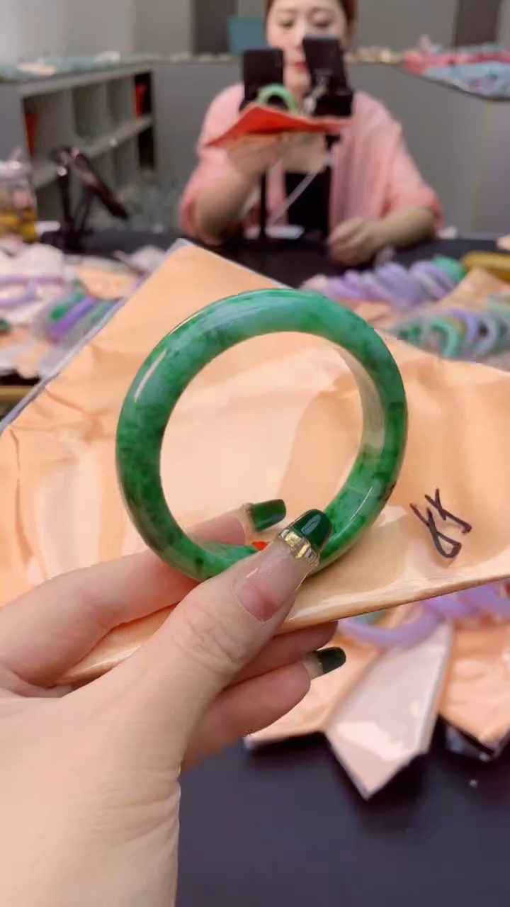 翡翠手镯未镶嵌0131002560