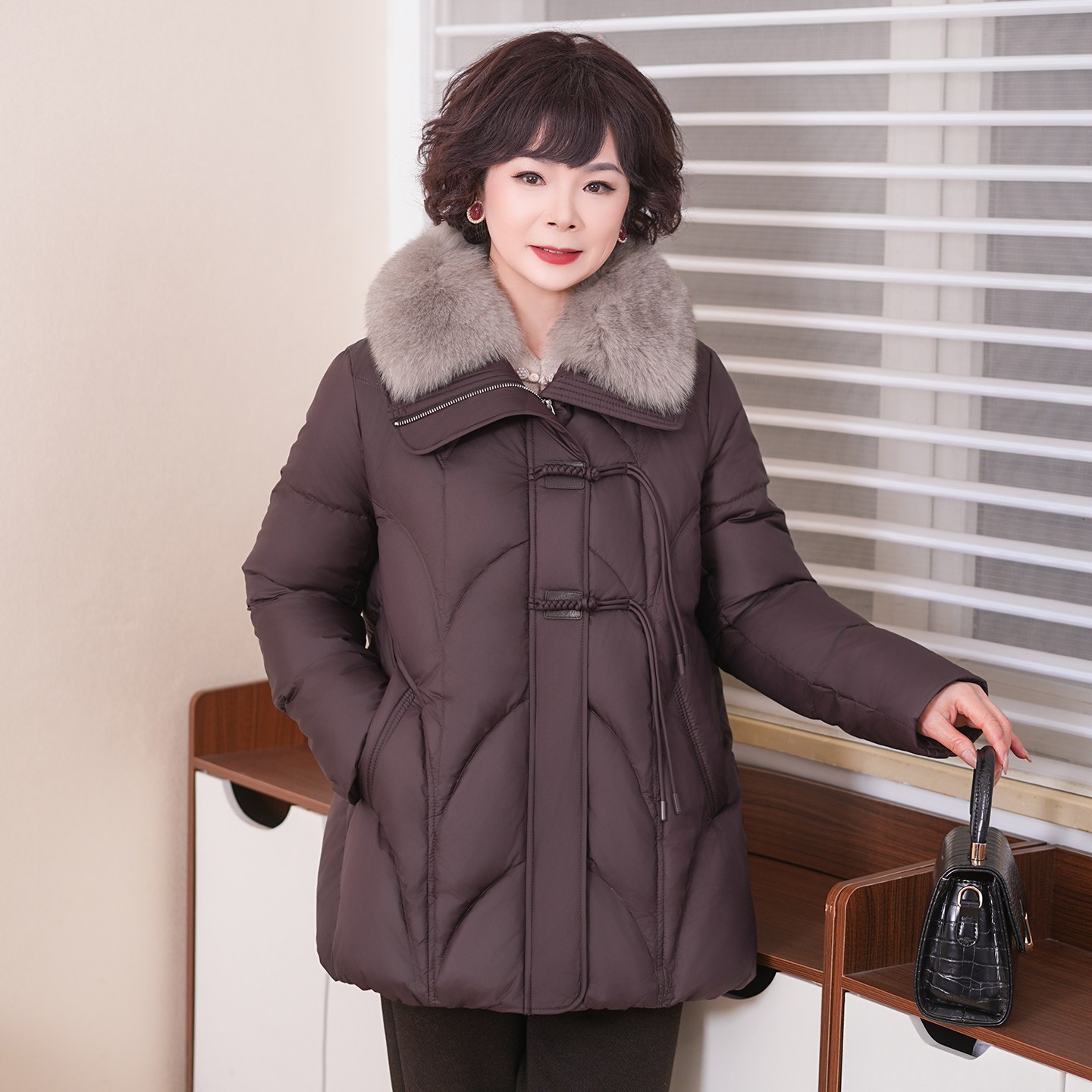 中老年90绒羽绒服女中长款2025新款冬季保暖妈妈狐狸毛领加厚外套