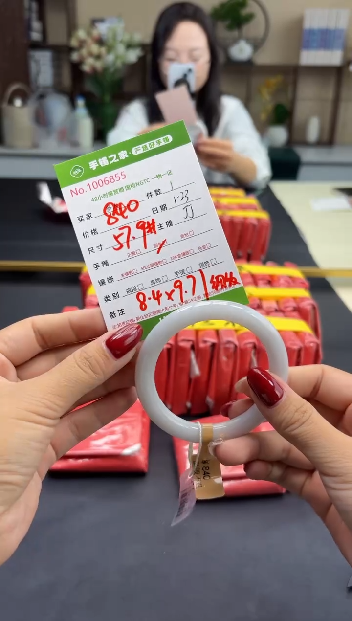 【闪购商品】翡翠手镯（圆镯）未镶嵌多人