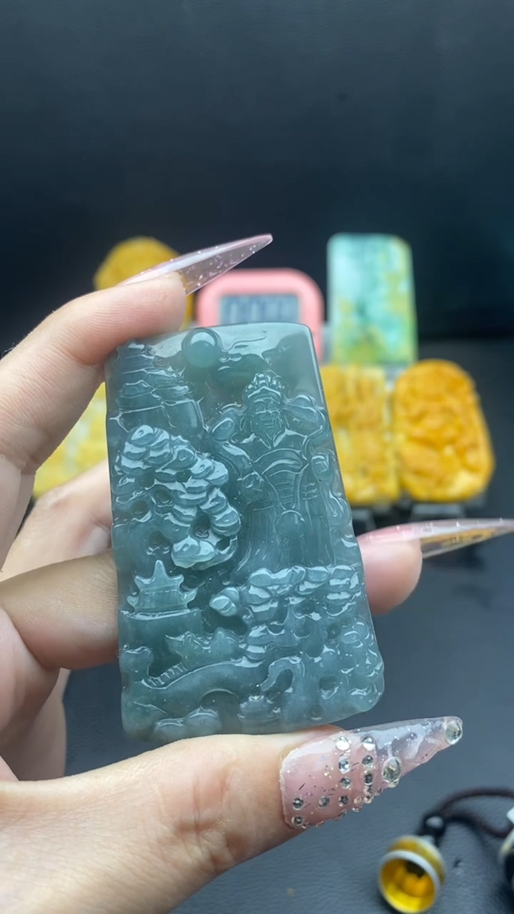 翡翠未镶嵌颈饰挂件