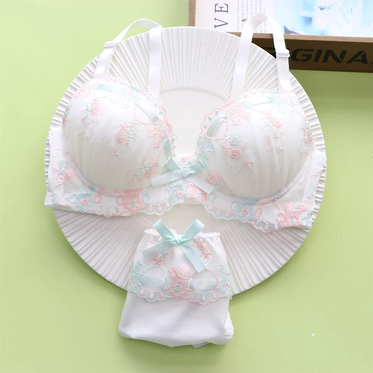 少女甜美刺绣丝带无钢圈舒适棉内里女内衣