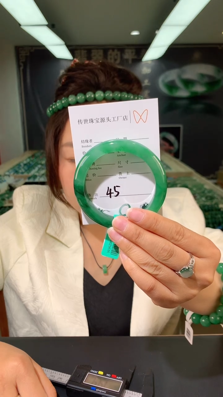 【闪购商品】石英质玉手镯未镶嵌56