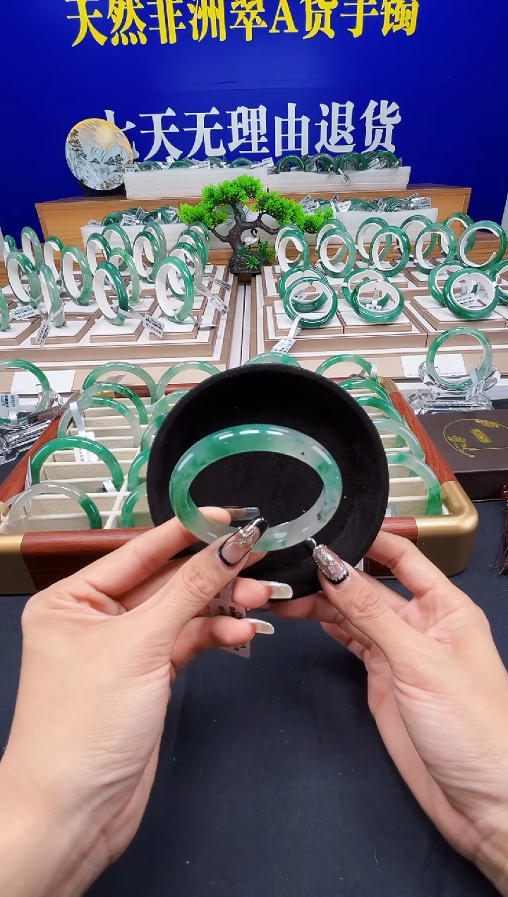 未镶嵌手镯石英质玉（非洲翠）圈口58