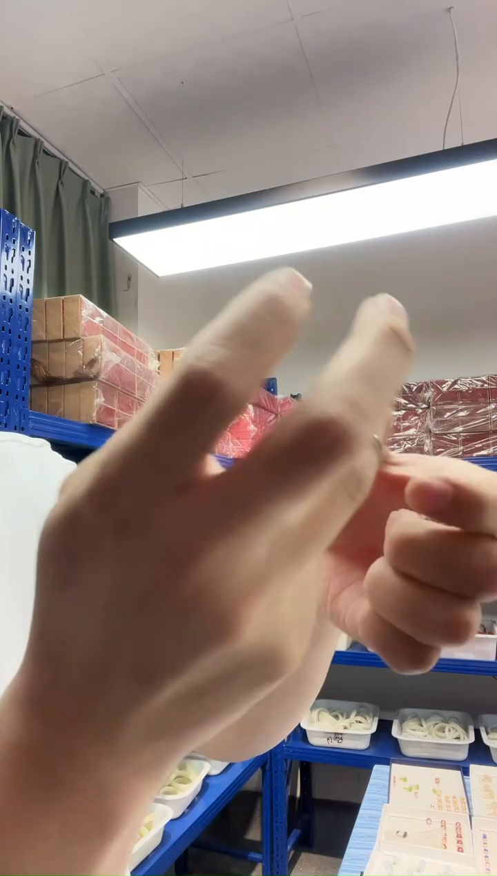 福利款蓝托帕戒指