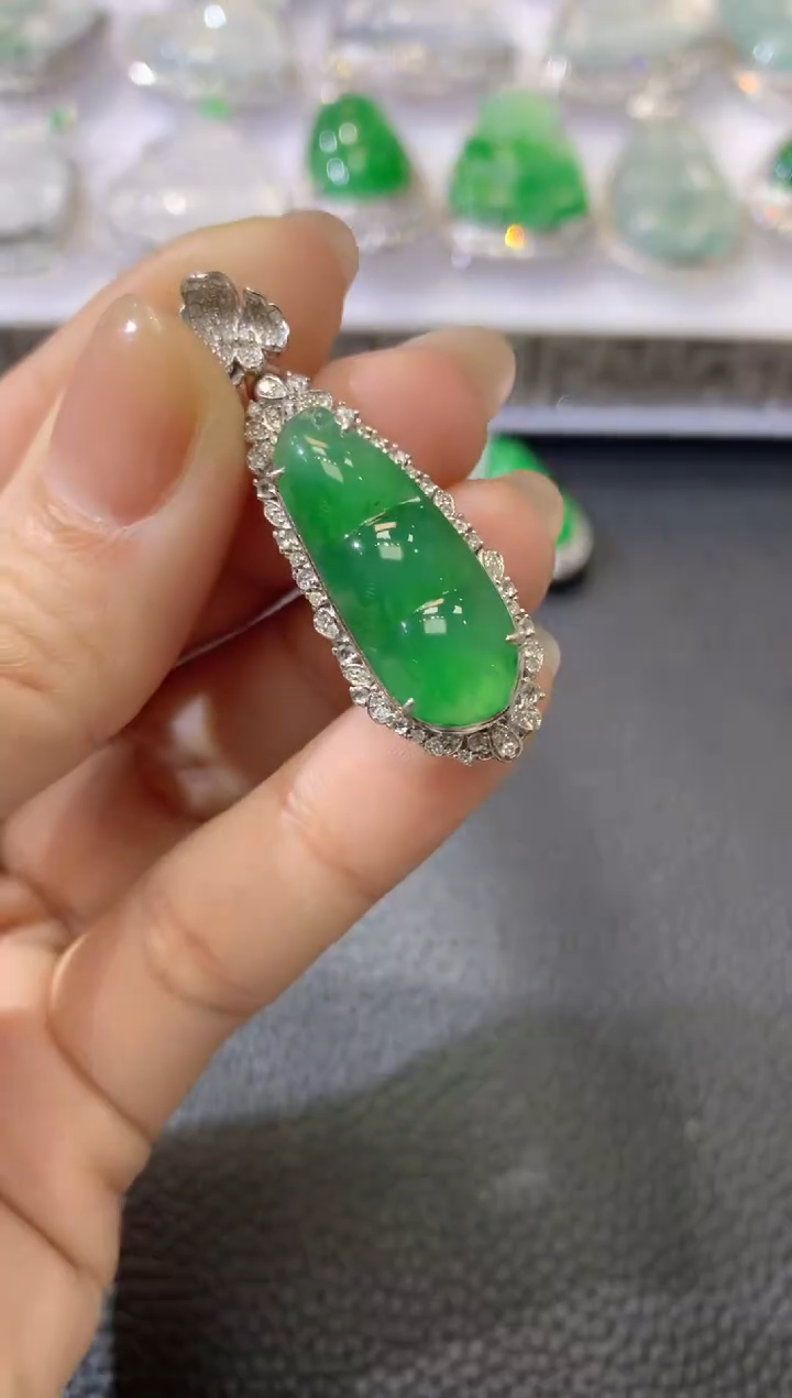 【闪购商品】翡翠吊坠(不含链)18K金镶嵌D61