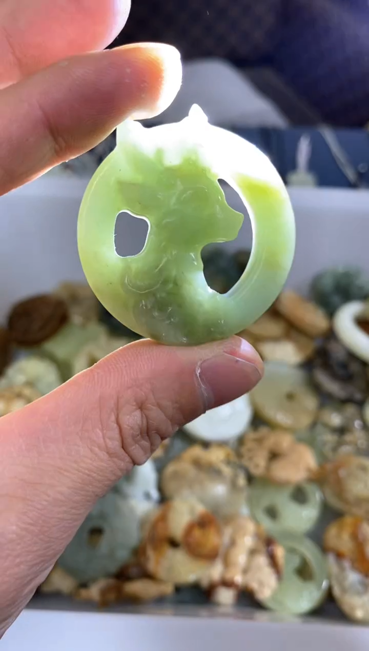 【闪购商品】蛇纹石玉颈饰未镶嵌岫玉