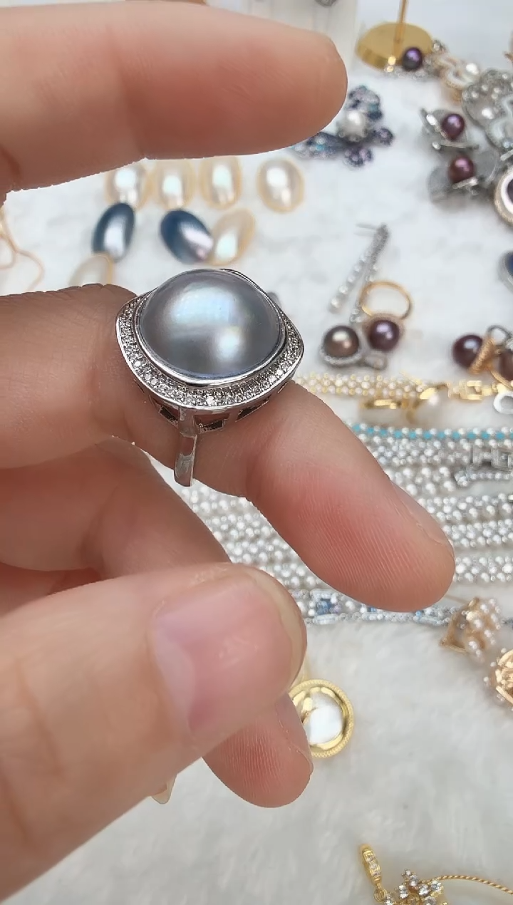 未镶嵌戒圈拼合珍珠（马贝珠）四方灰色戒指