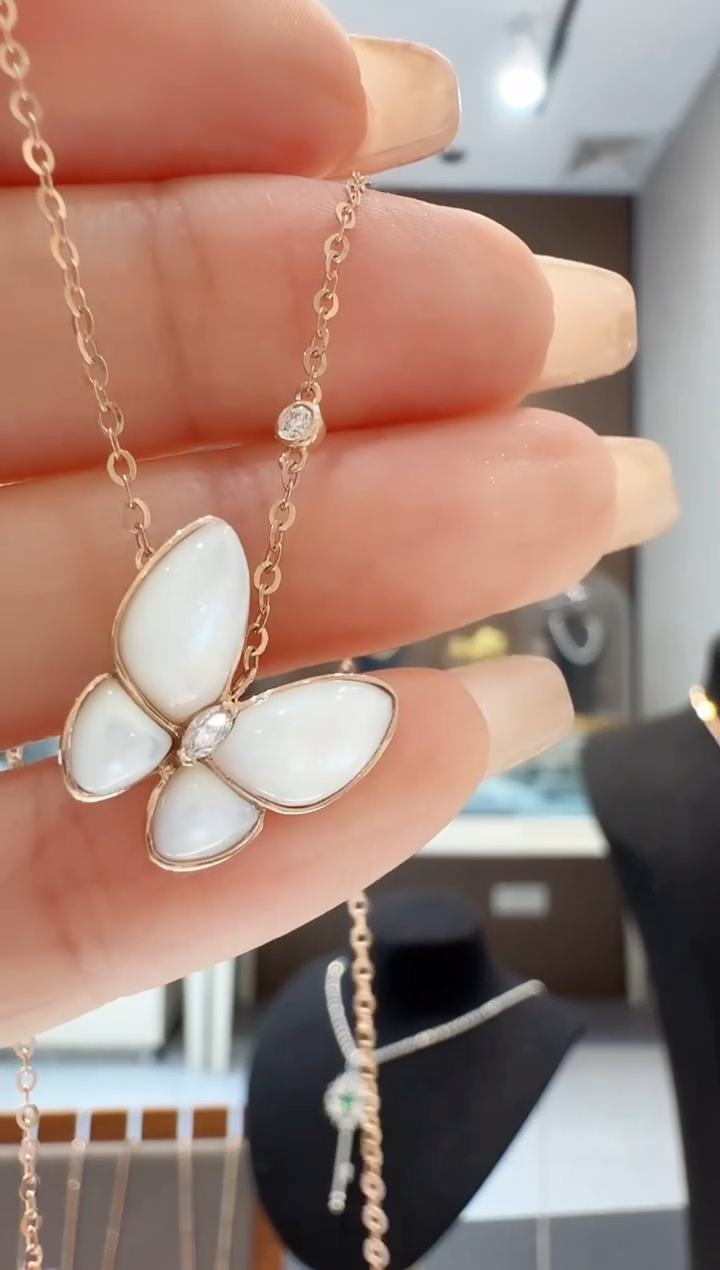 项链贝壳（贝母）18K金镶嵌贝母蝴蝶项链