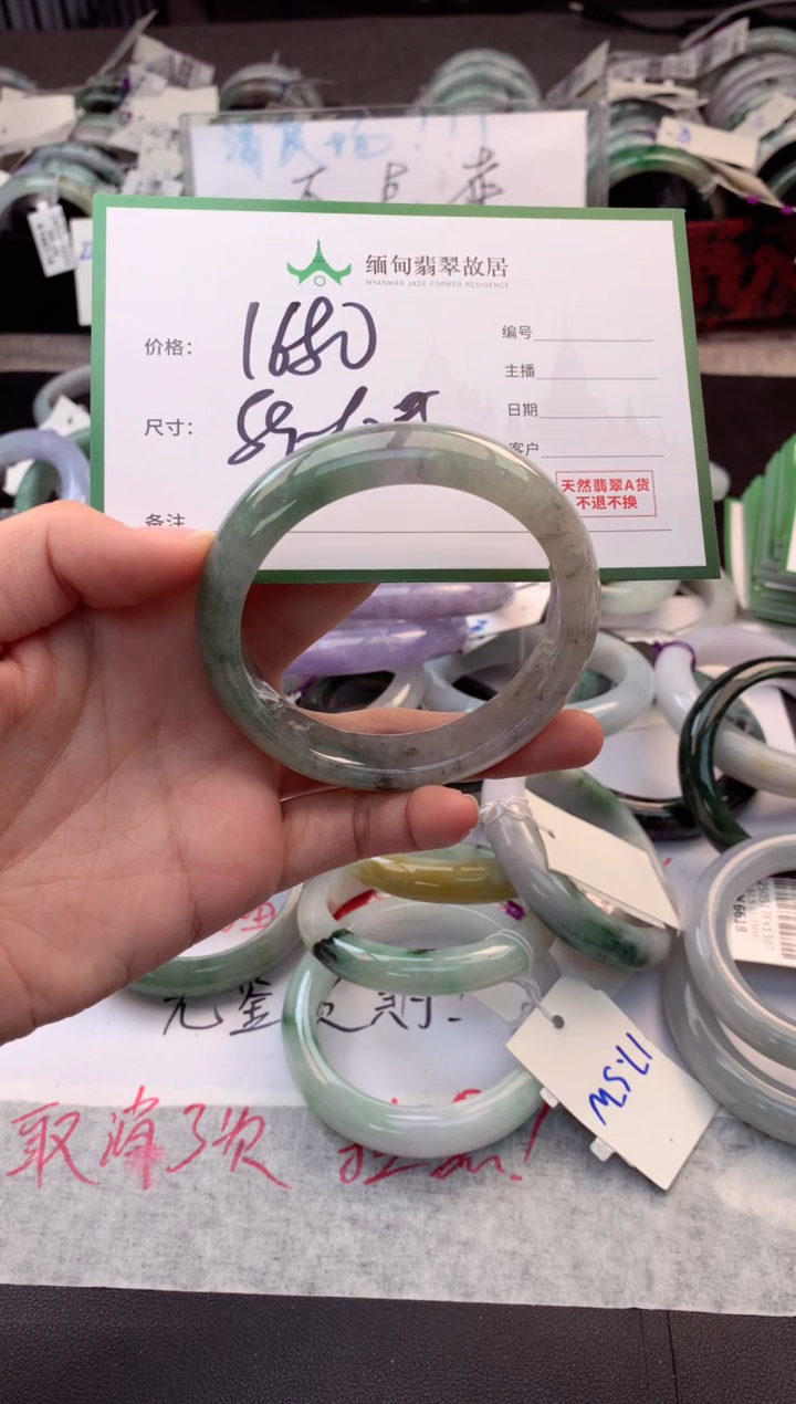 定制翡翠未镶嵌毛货需精细抛光+多人