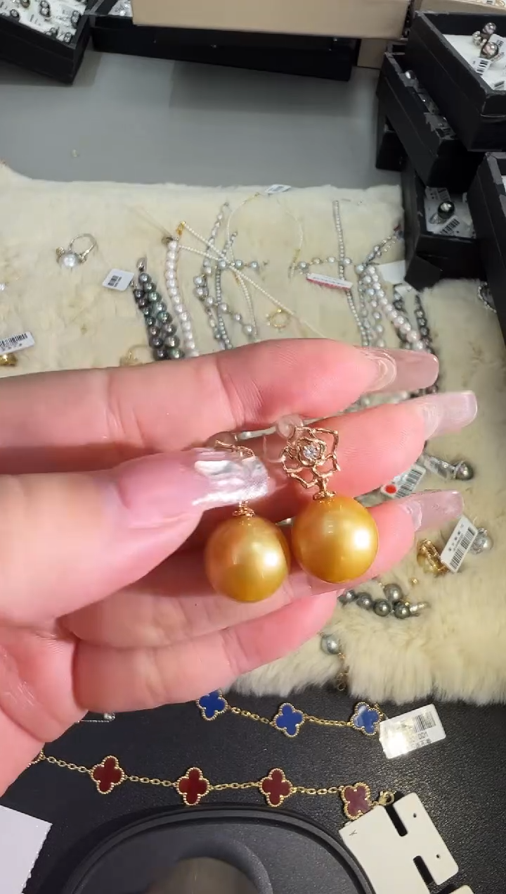 【闪购商品】海水珍珠耳坠18K金镶嵌金珠伯爵花耳坠hyw