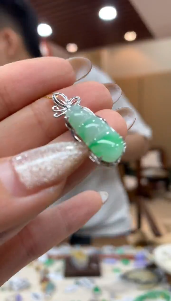 吊坠(不含链)18K金镶嵌翡翠豆子