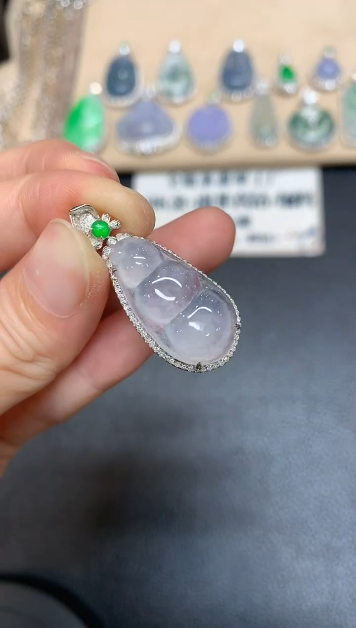 【闪购商品】翡翠吊坠(不含链)18K金镶嵌福豆【无服务费