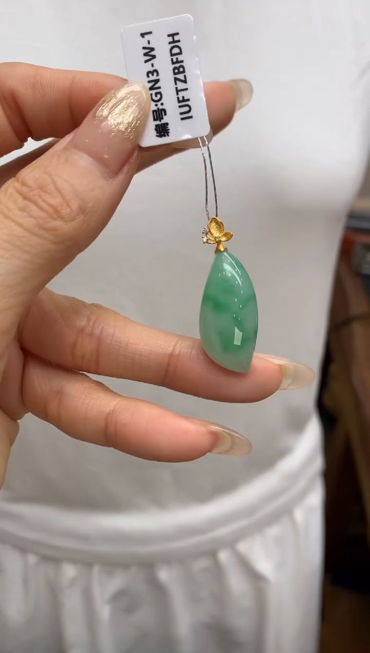 【闪购商品】翡翠颈饰18K金镶嵌随形