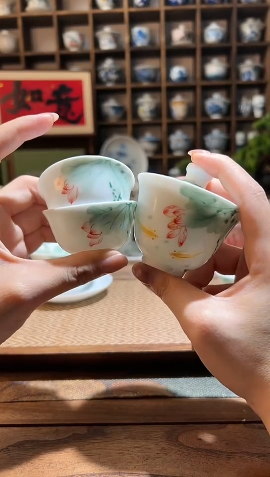 【闪购商品】五彩荷花锦鲤小盖碗+2个五彩荷花杯