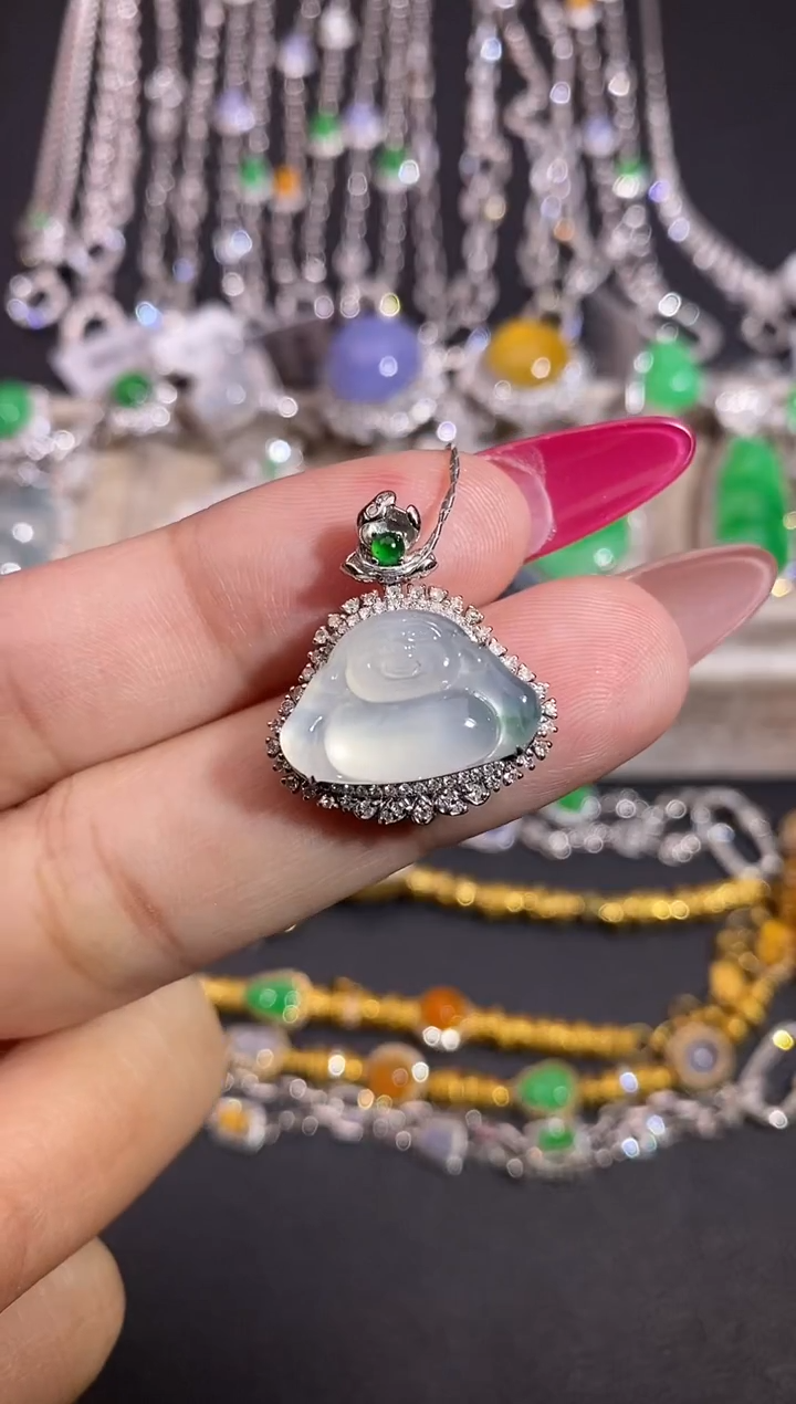 颈饰18K金镶嵌翡翠吊坠