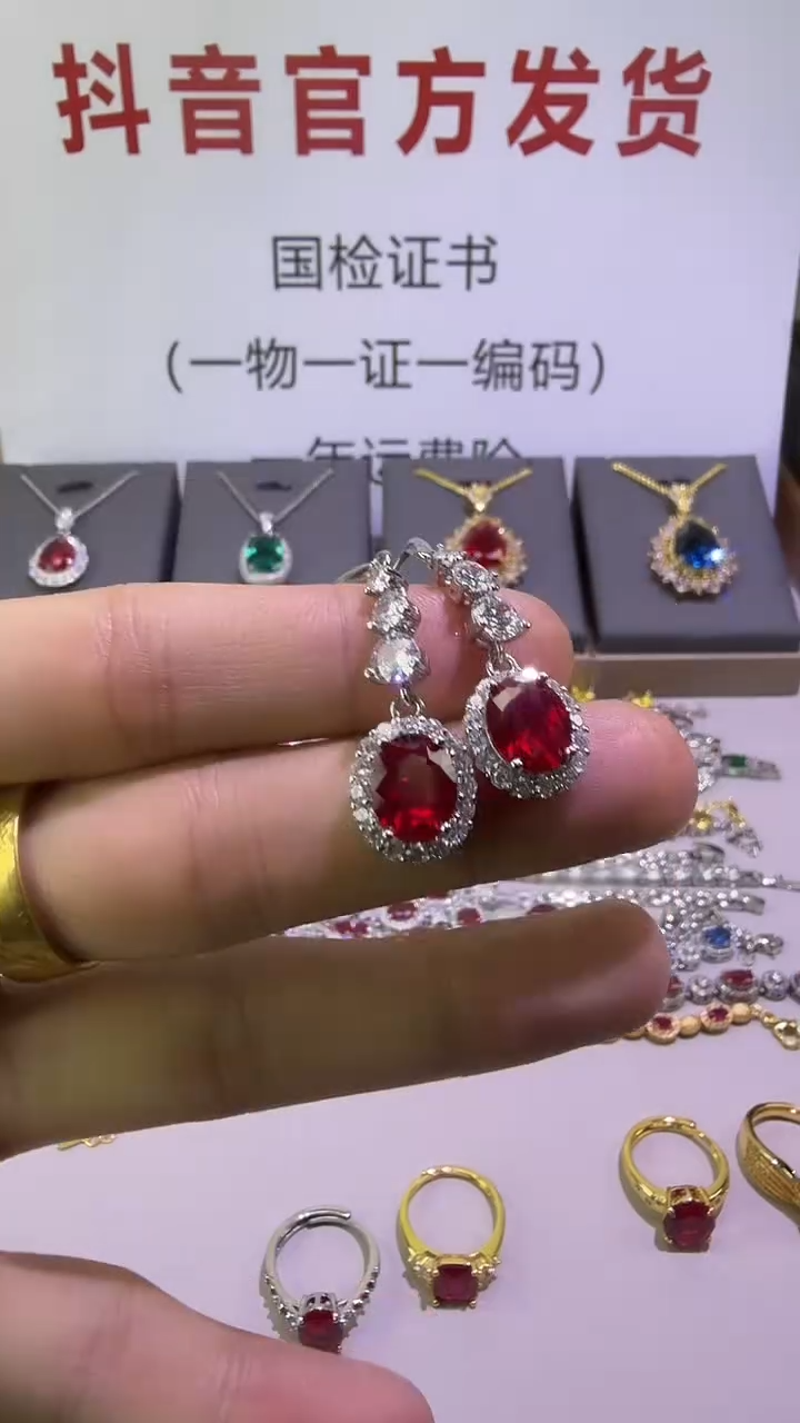18K金镶嵌耳饰红宝石57