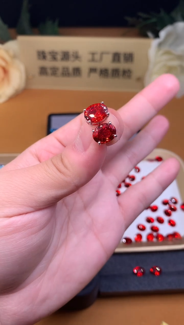 银S925镶嵌耳钉红色碧玺5555