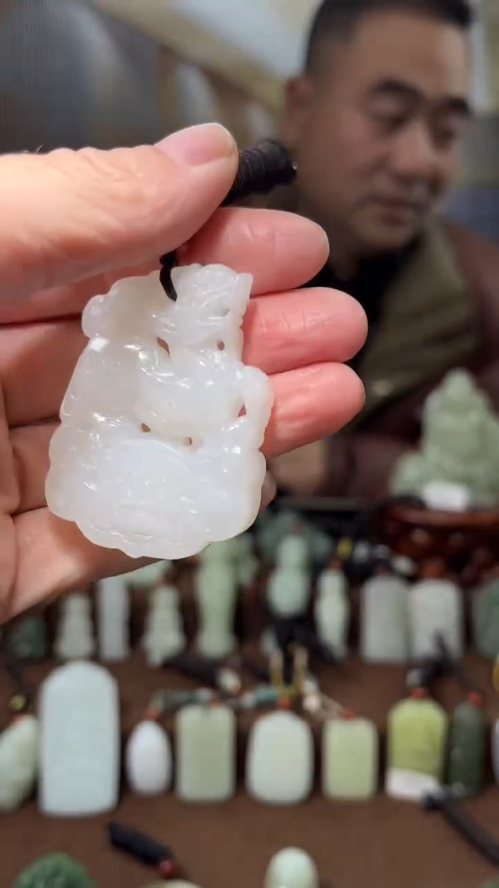 颈饰未镶嵌和田玉·