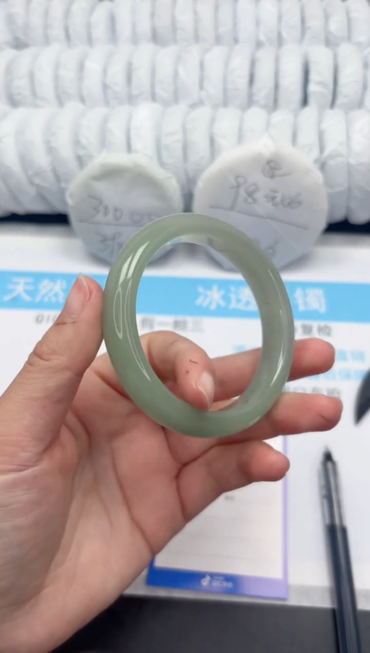 【闪购商品】石英质玉手镯未镶嵌85-60