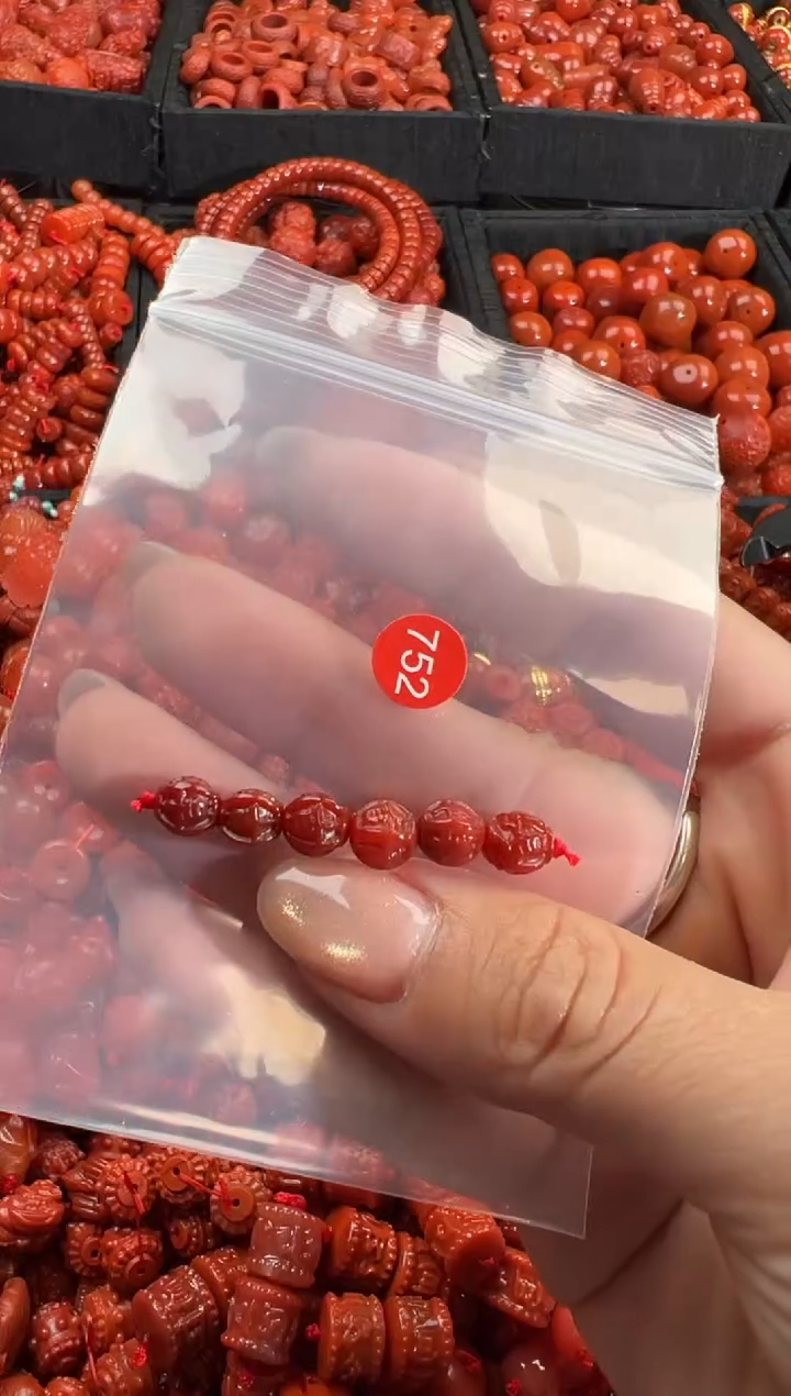 南红玛瑙未镶嵌颈饰1