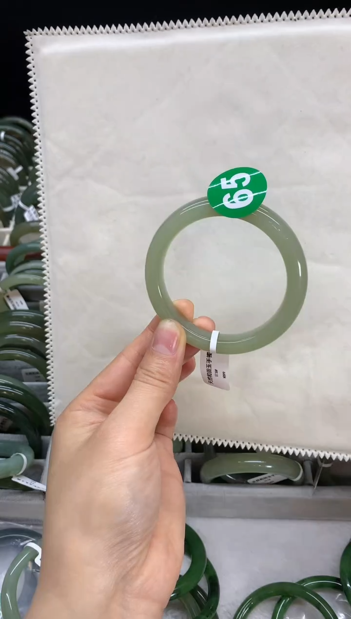 未镶嵌手镯和田玉热****?手镯3