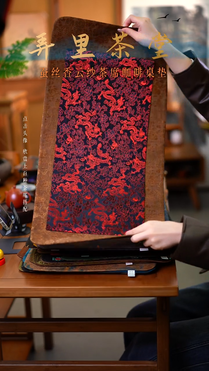 大龙腾加小拼接红色龙纹    