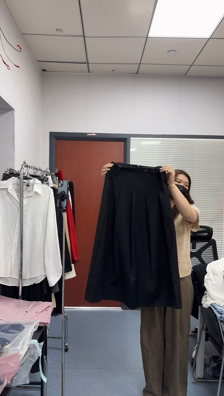 恐龙阿姨闪购商品：黑色百褶半身裙腰围68
