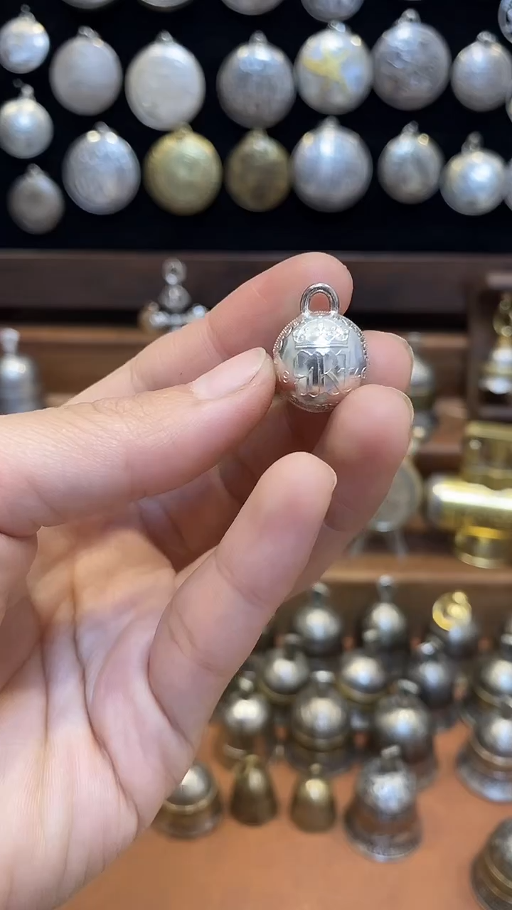 ?****?乔六银六便士铃铛