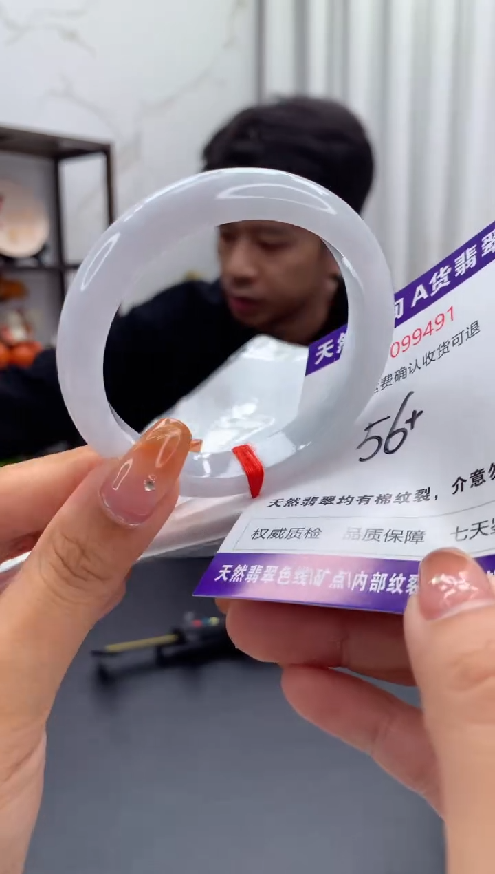未镶嵌手镯翡翠有纹，完美者勿拍