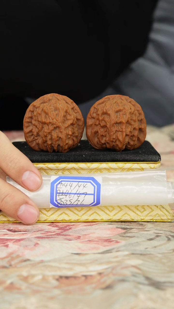 【闪购商品】文玩核桃把件白狮子