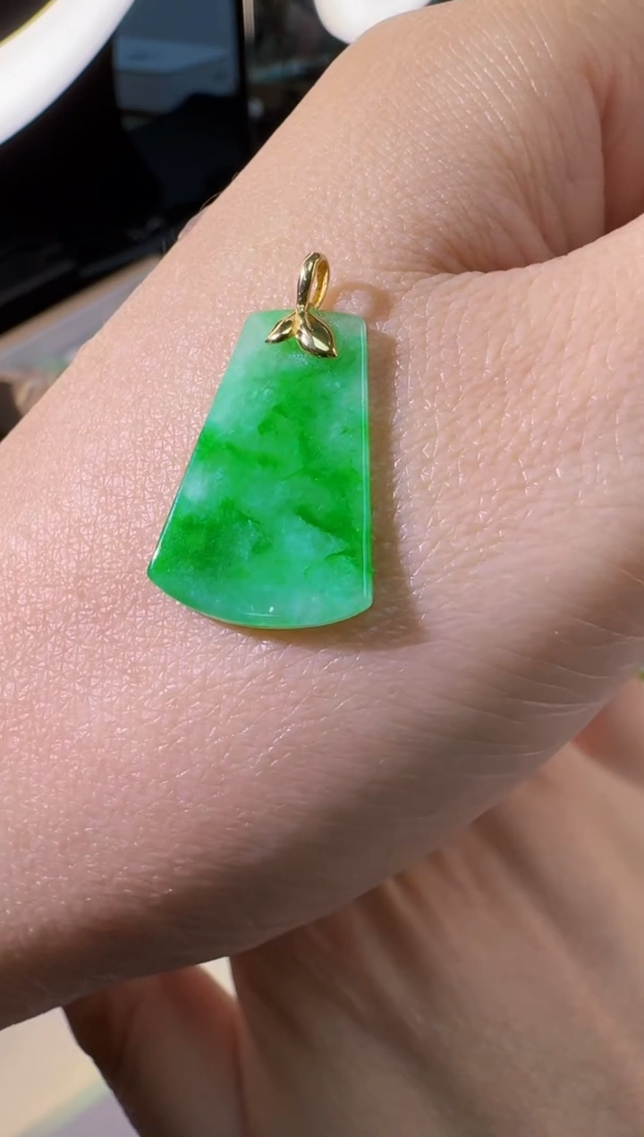 【闪购商品】翡翠吊坠(不含链)18K金镶嵌缅甸翡翠A货吊坠