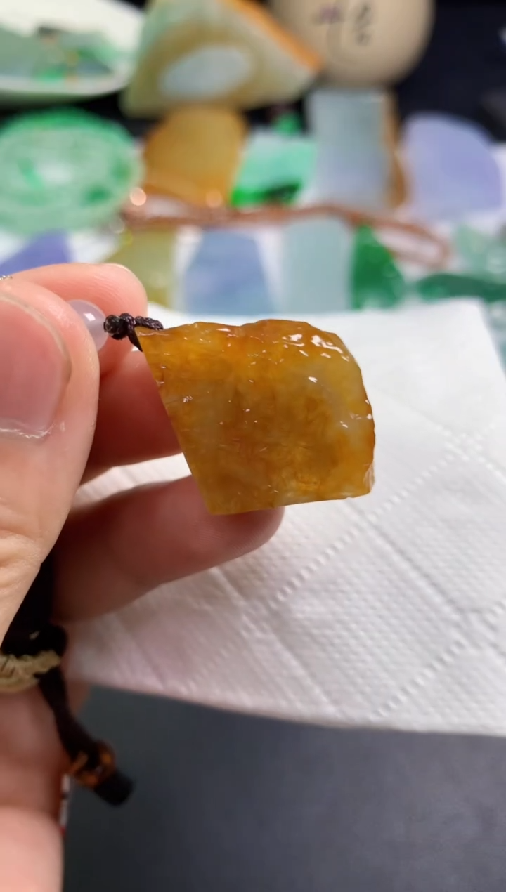 颈饰未镶嵌翡翠  