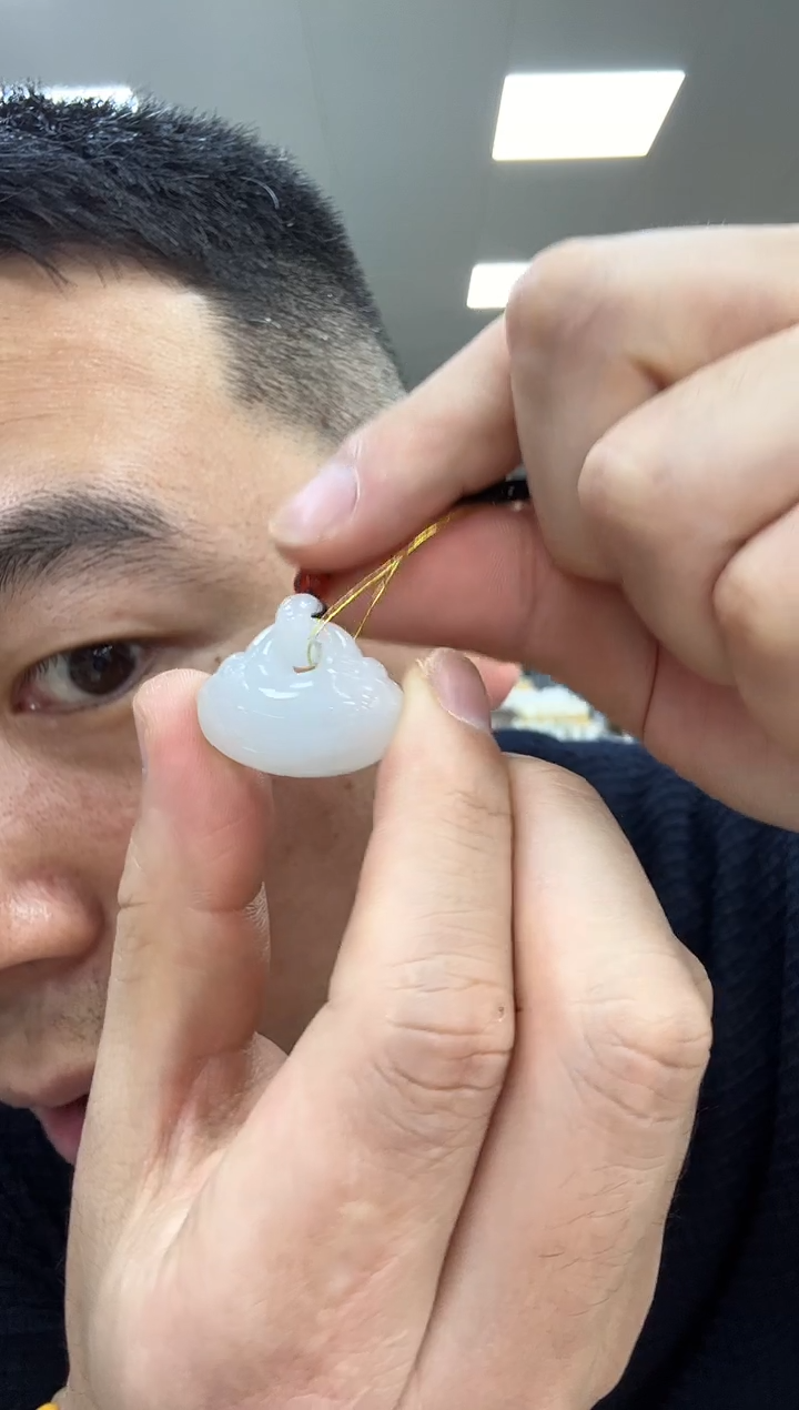 颈饰未镶嵌和田玉如意锁